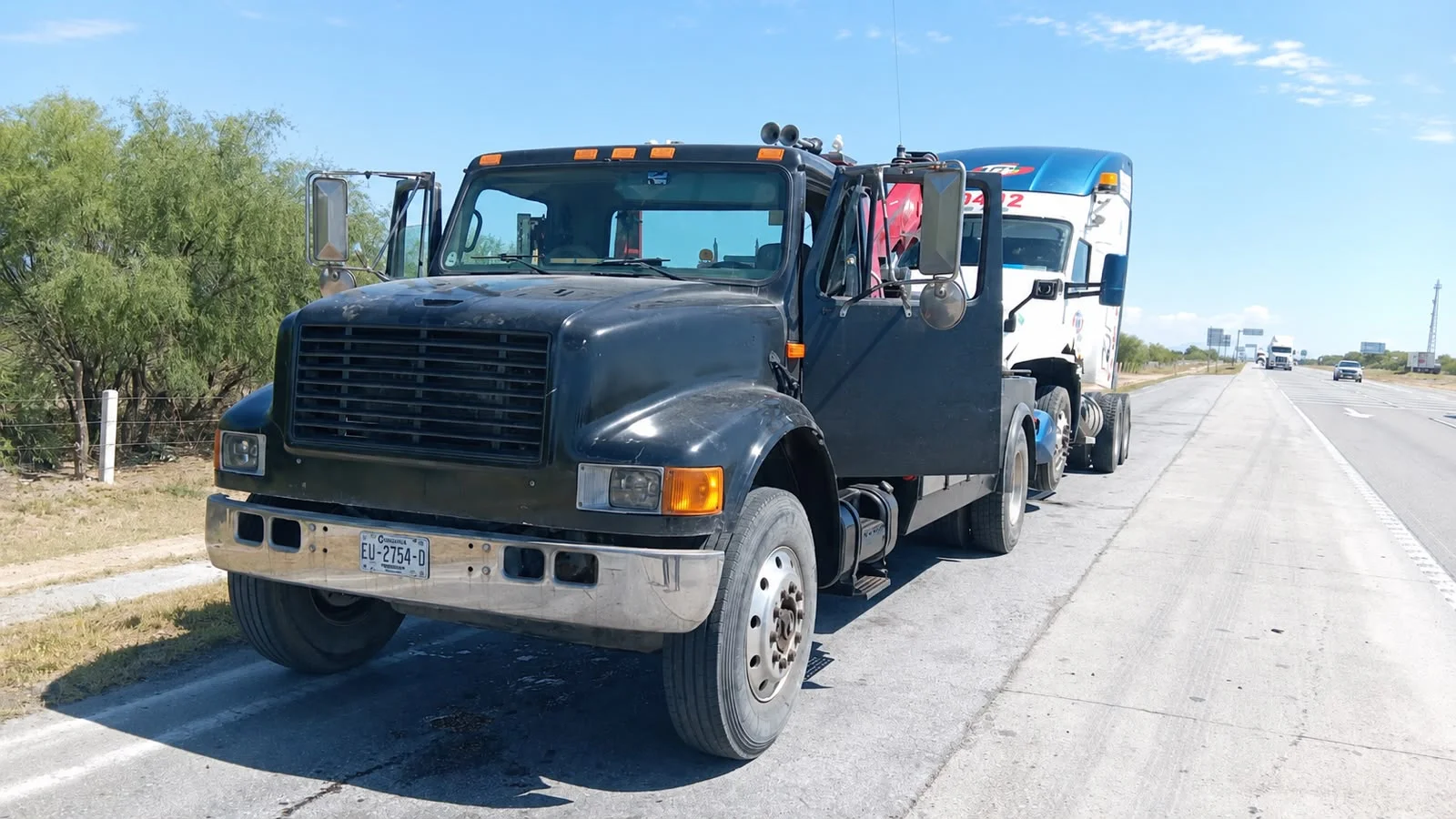 Traslado de retroexcavadoras en Monterrey